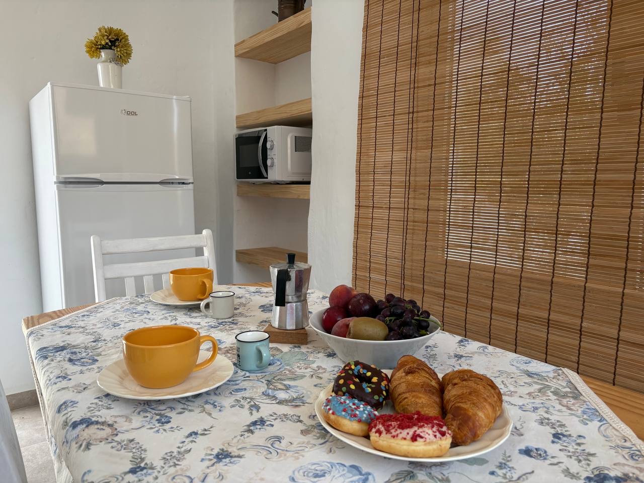 Mesa preparada para el desayuno